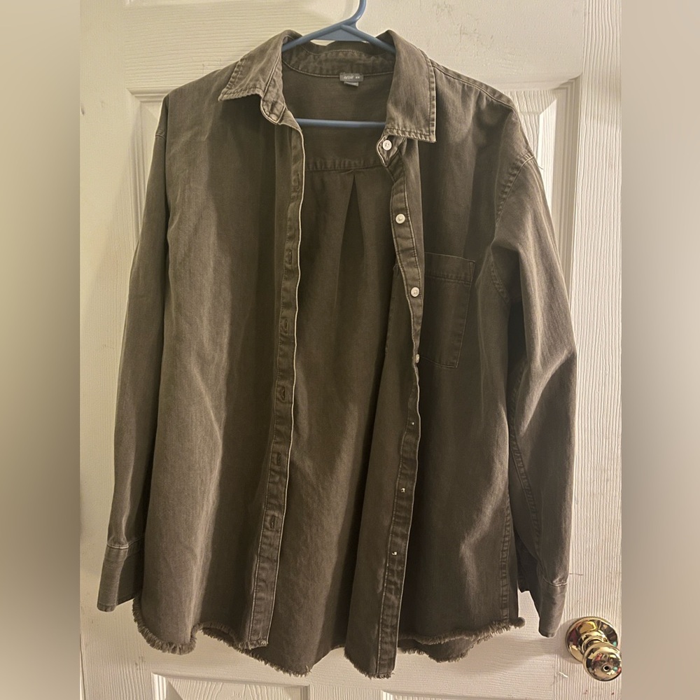 Aerie size medium button up shirt